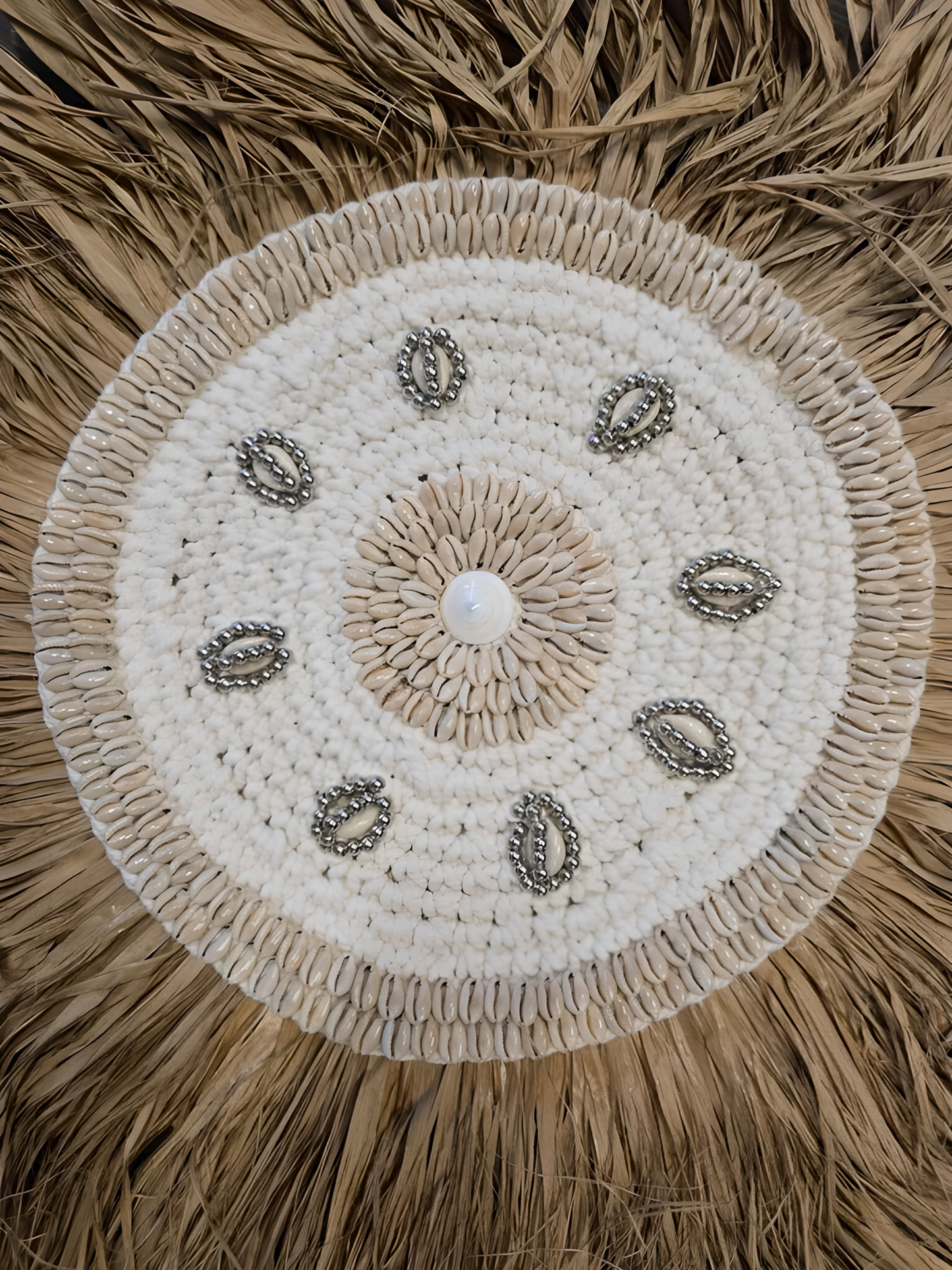 Juju Hat mural macramé, perles et coquillages