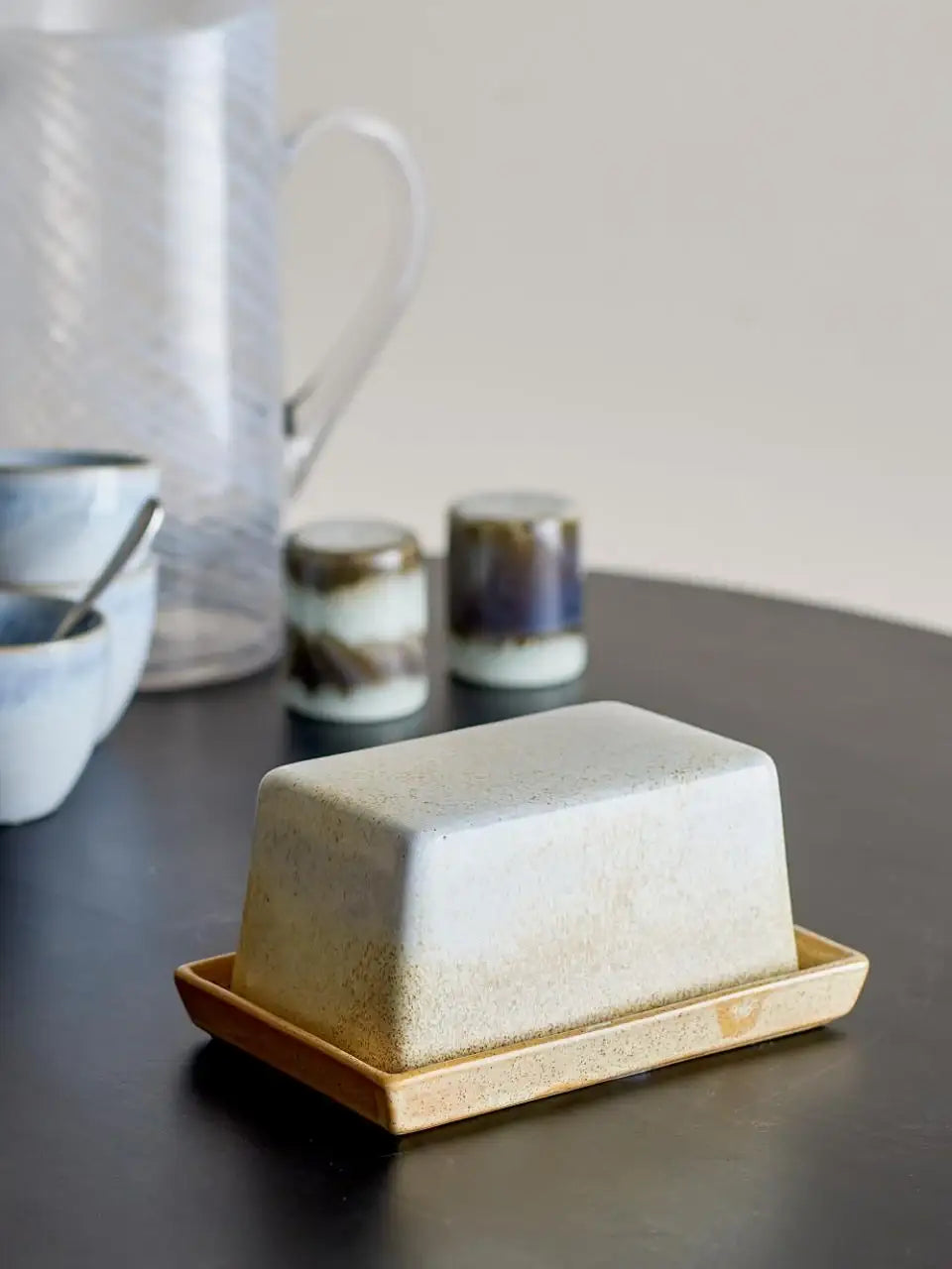 Boîte à beurre en grès blanc et beige