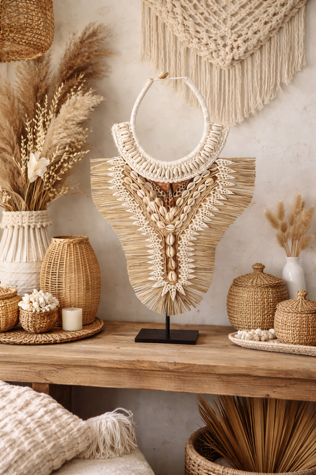 Collier décoratif en coquillages sur socle – Grand modèle balinais