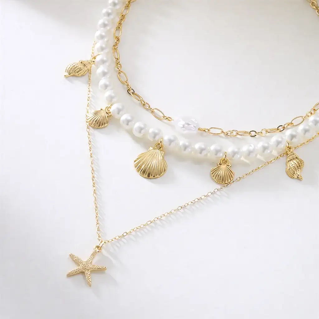 Collier bord de mer chic à perles et coquillages
