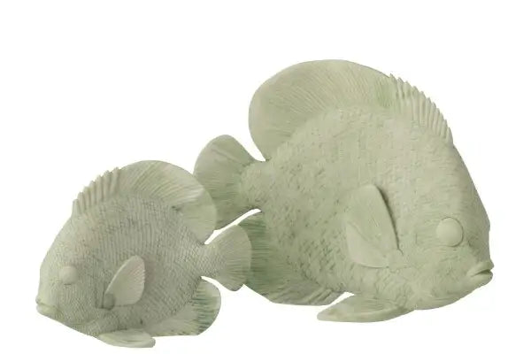 Deux poissons sculptés en céramique vert clair, détails texturés, style artisanal pour décoration intérieure.
