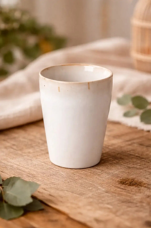 Mug artisanal Blanc Costa Nova en grès émaillé fabriqué au Portugal
