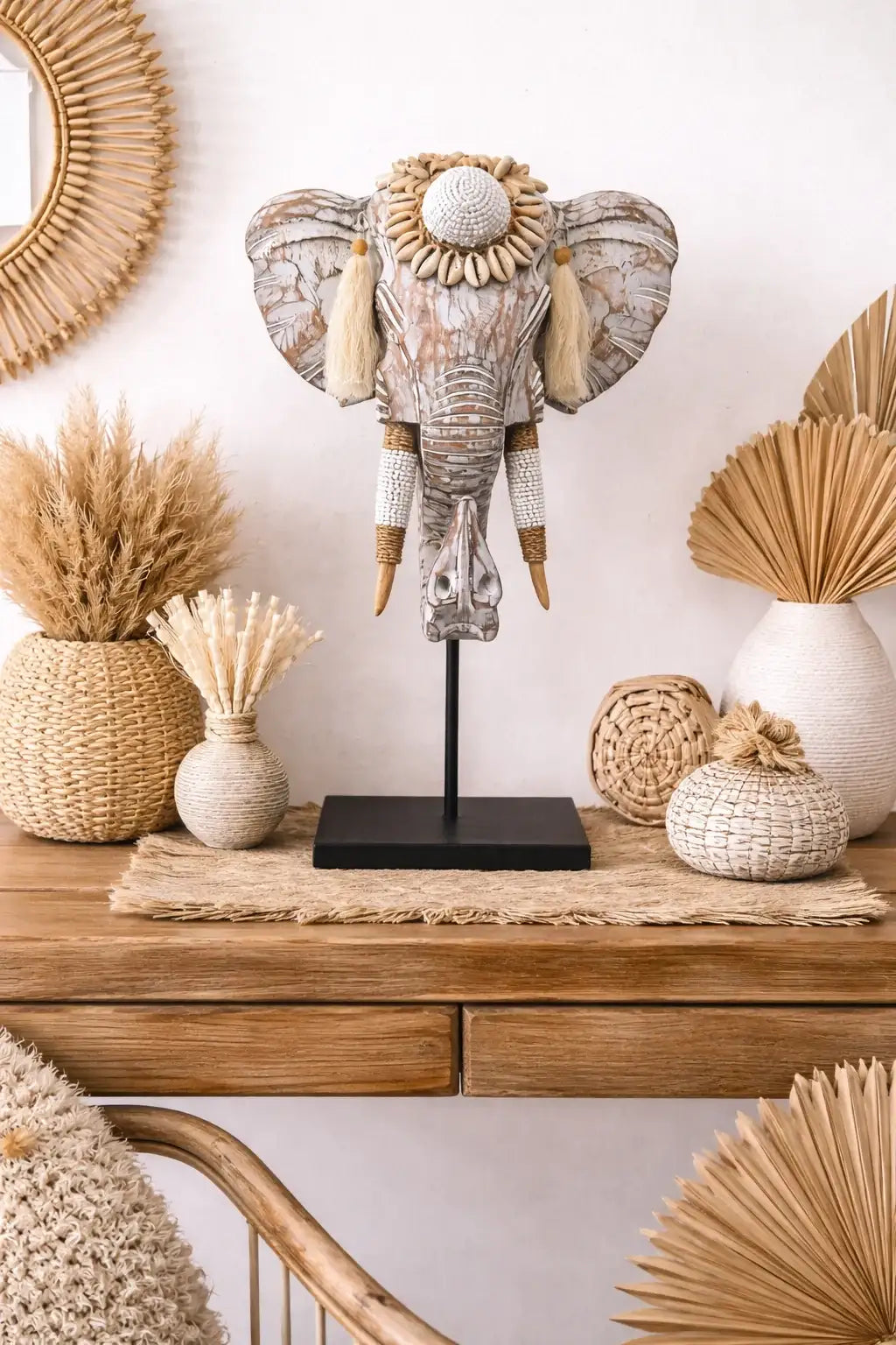 Éléphant en bois et coquillages