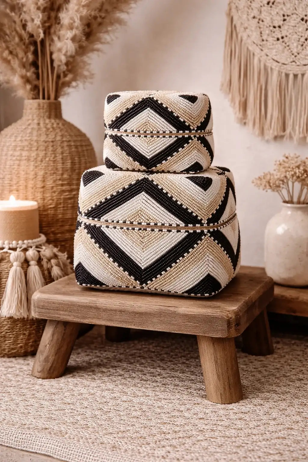 Boîte à offrande balinaise ornée de perles