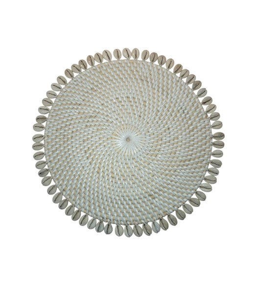Set de table en rotin blanchi et coquillages cauris – Fait main à Bali – Ø 25 cm