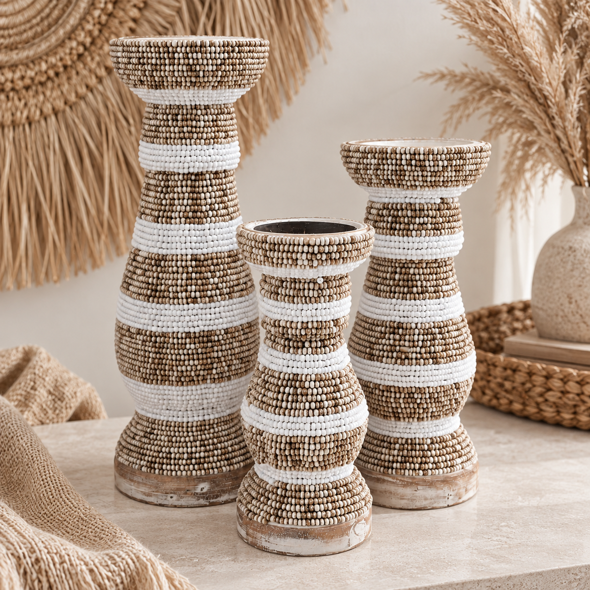 Bougeoir bohème en perles blanches et sable