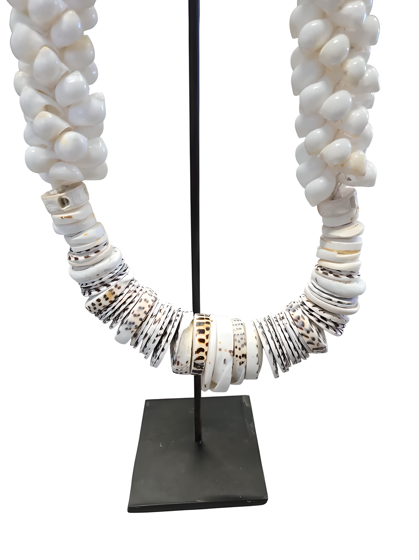Collier décoratif en coquillages sur socle – Blanc naturel