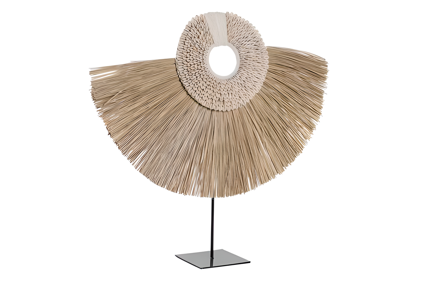 Ornement coquillages & raphia sur socle en métal