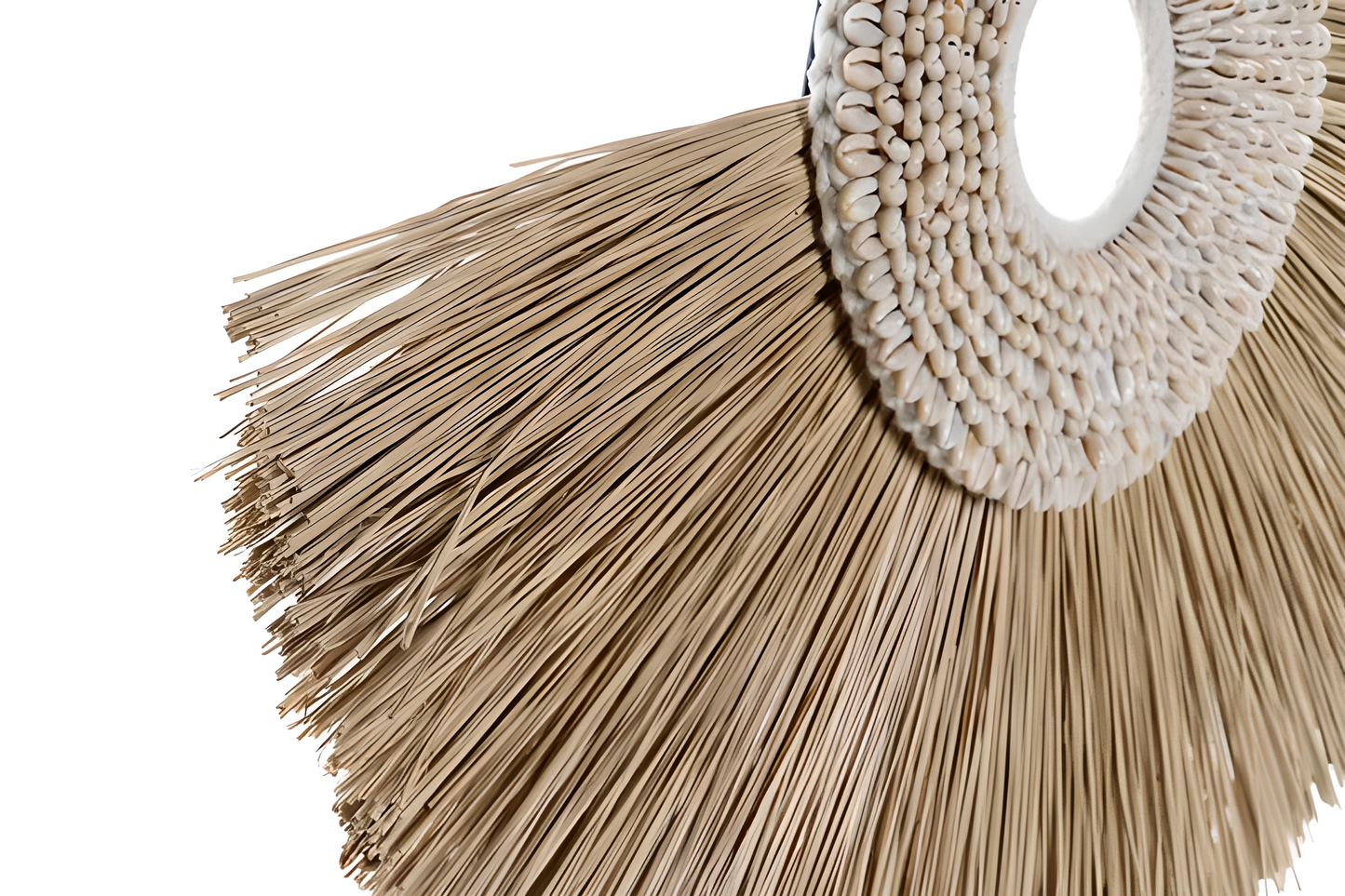 Ornement coquillages & raphia sur socle en métal