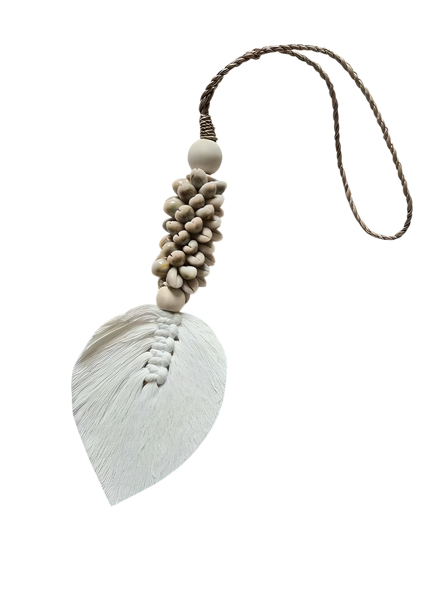pendentif bohème cauris beiges et feuille en macramé