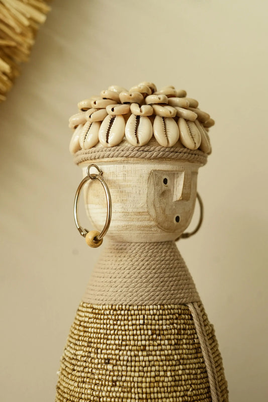 Statue Namji en bois beige – grand modèle fait main