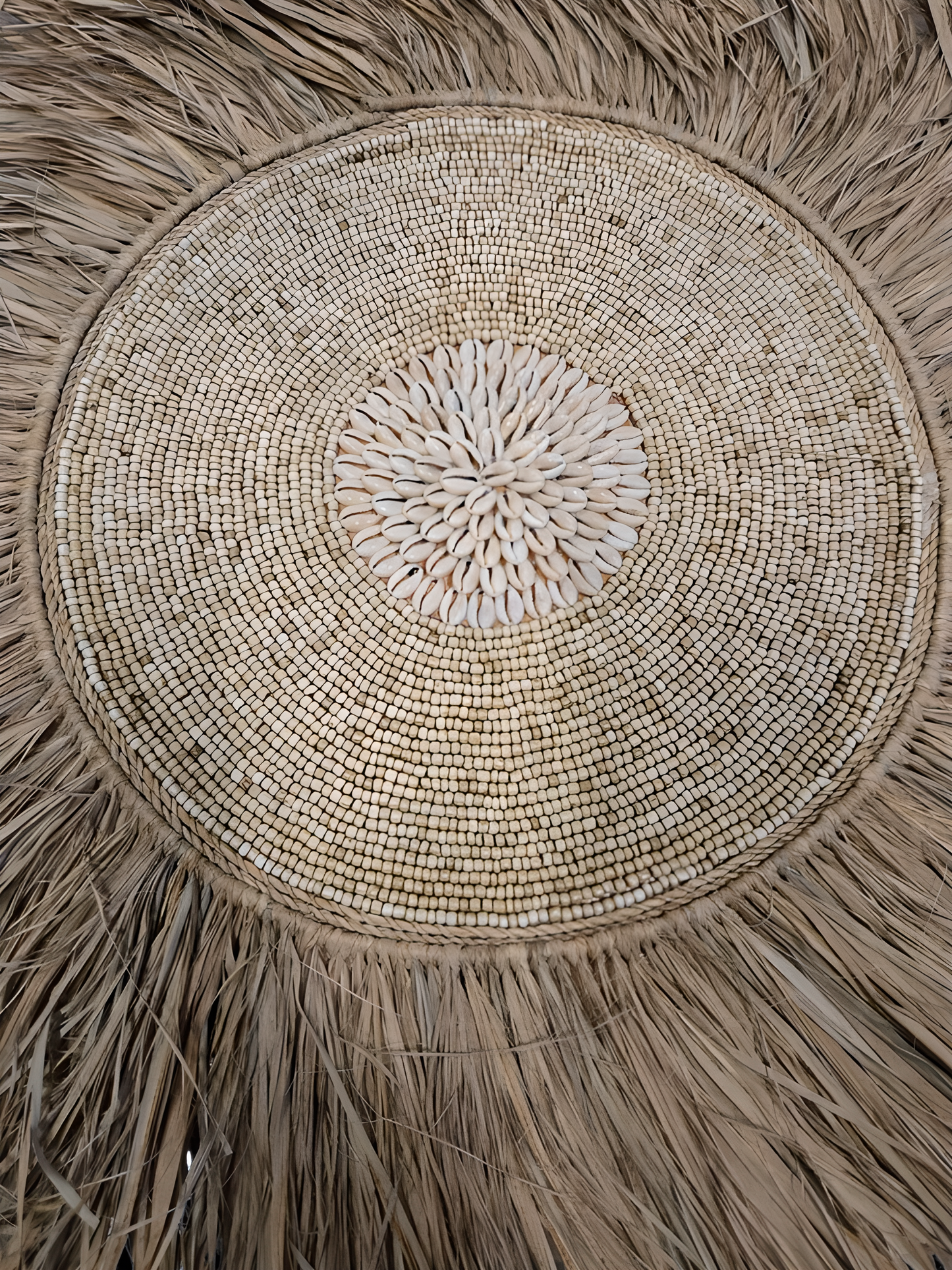 Juju Hat beige – Raphia & coquillages cauris