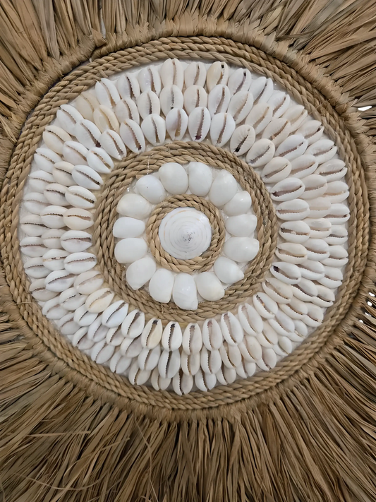 Juju hat en raphia naturel et coquillages fait main