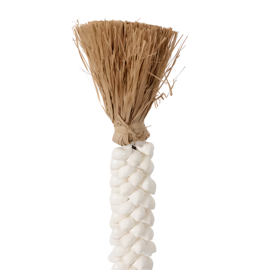 Tour de coquillages blancs sur socle en métal – Fait main