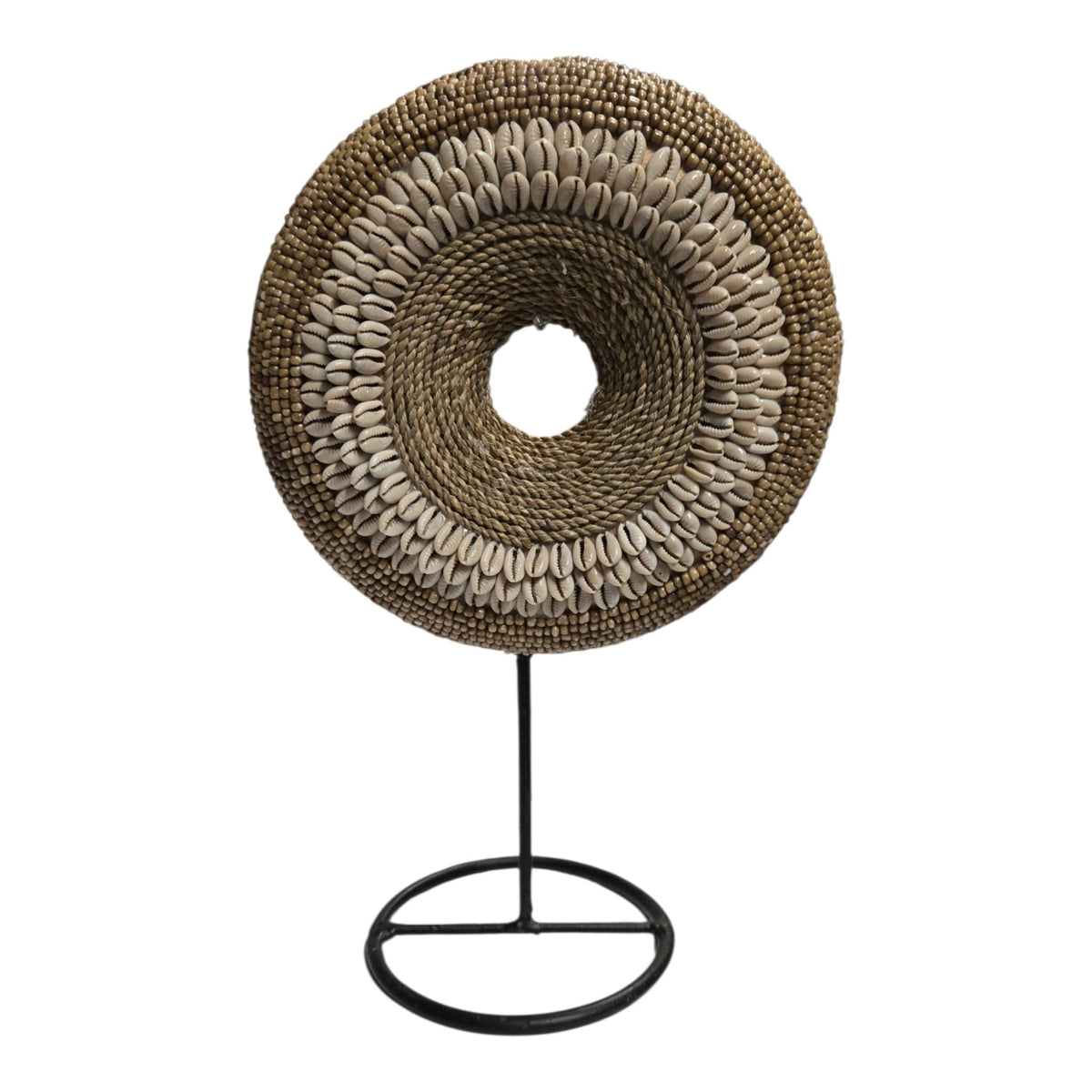 Ornement en coquillages & perles beiges sur socle 
