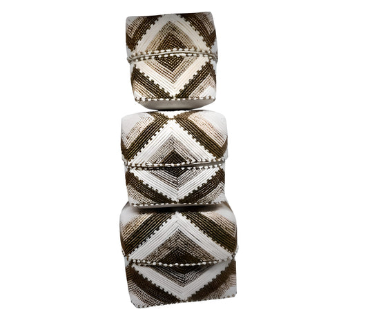 Boîte à offrande balinaise en perles – Fait main à Bali