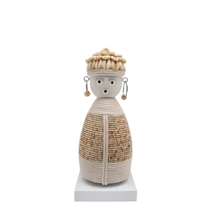 Statuette Namji en bois beige – Taille S