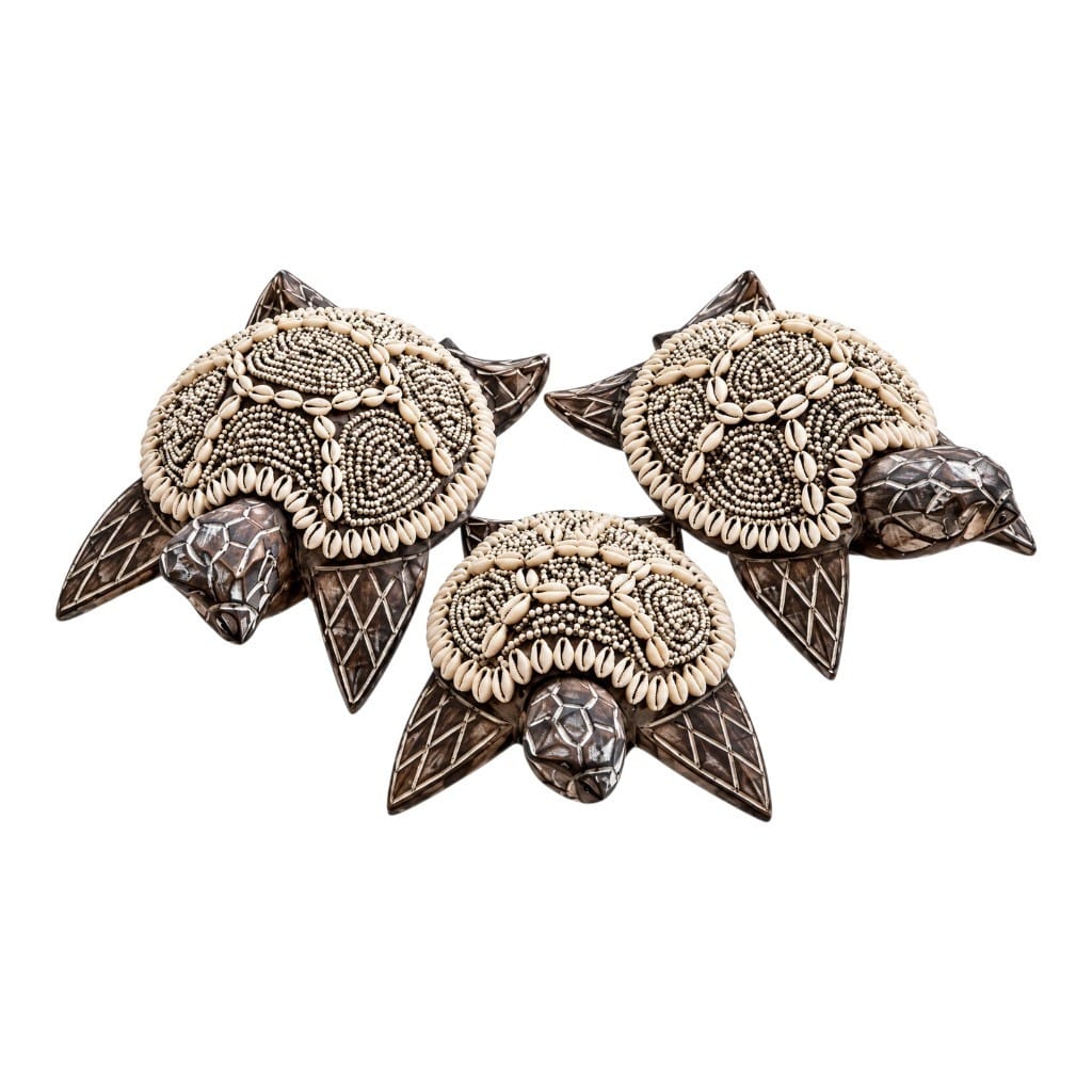 Tortue décorative en bois brun, perles & coquillages