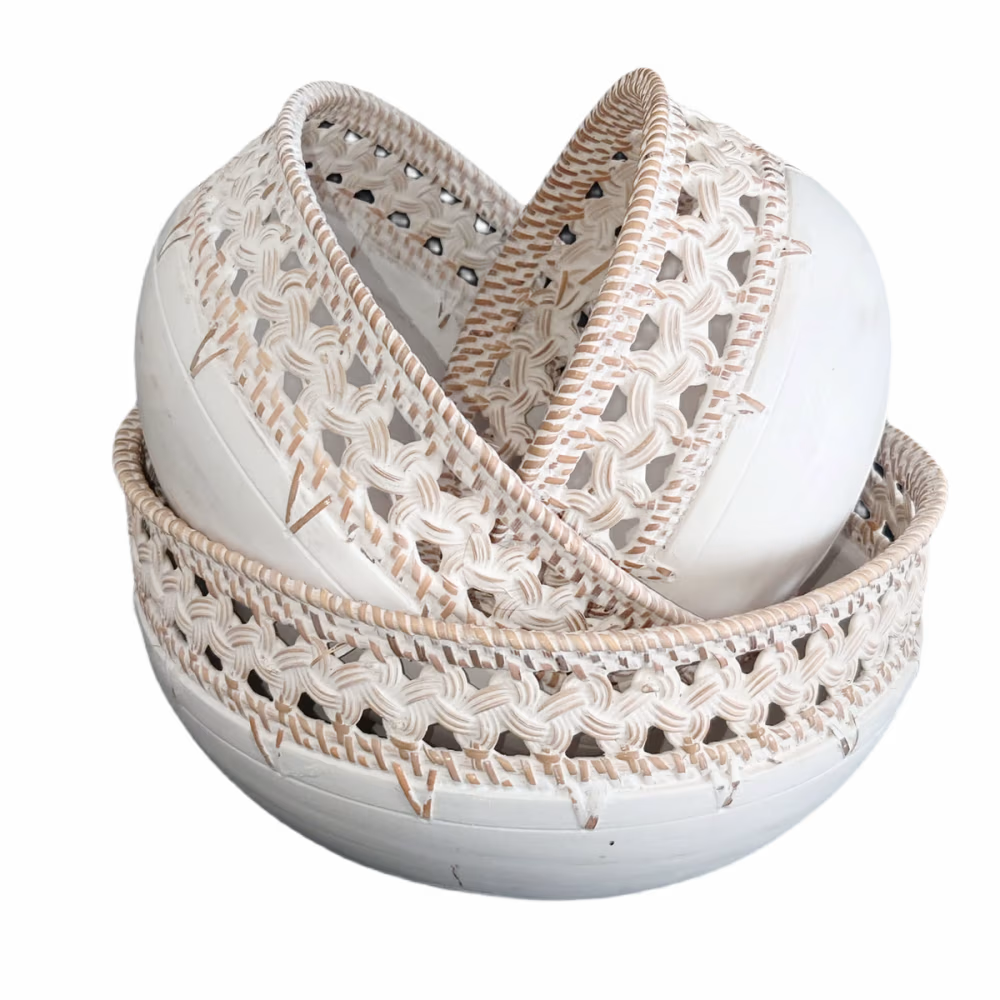 Set de 3 plateaux en bois et rotin blanchi