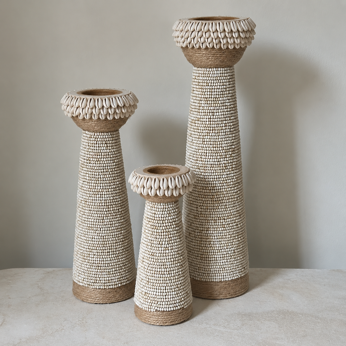 Bougeoir en perles sable et coquillages cauris