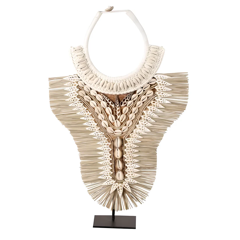 Collier décoratif en coquillages sur socle grand modèle balinais