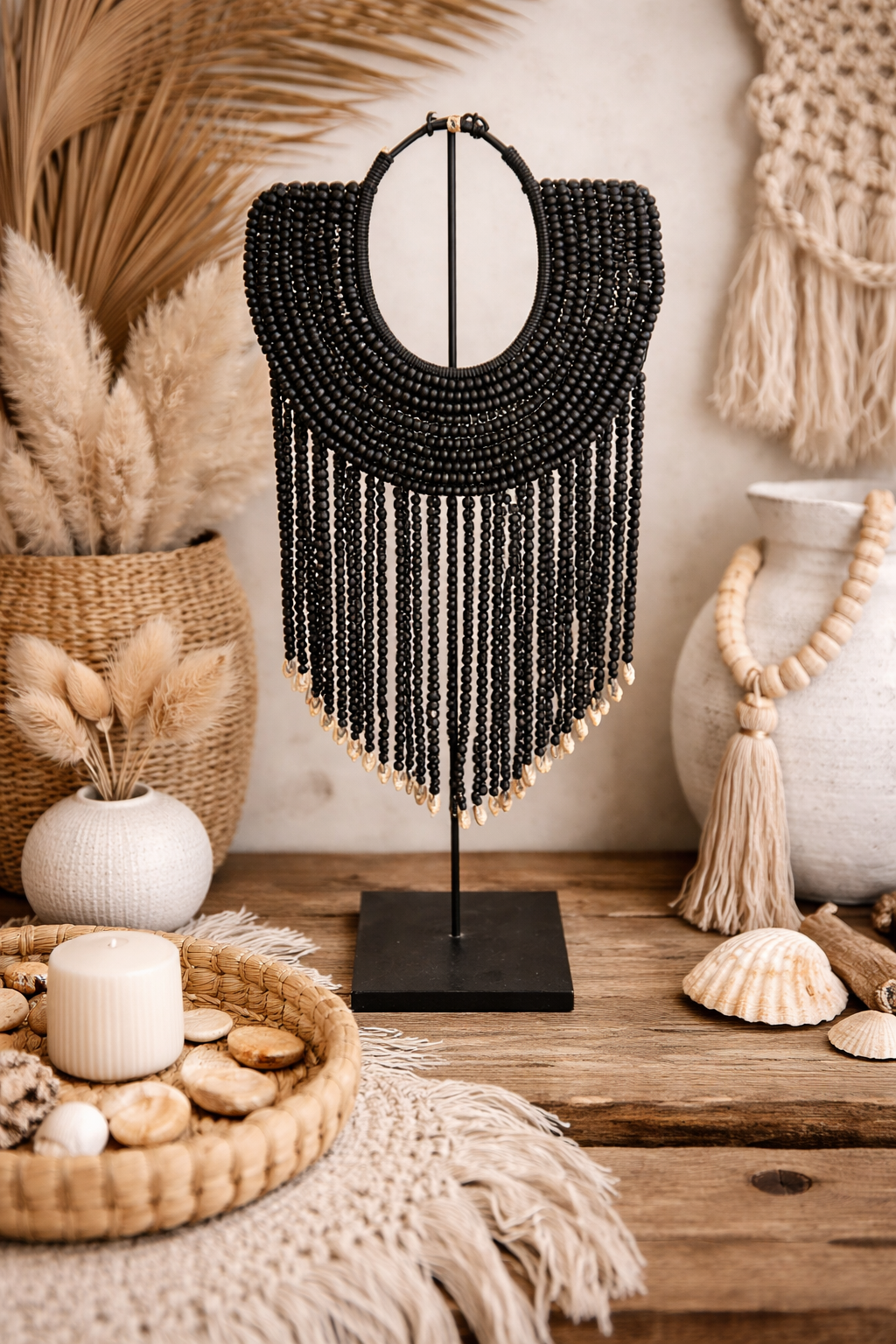 Collier décoratif en coquillages et perles – Noir