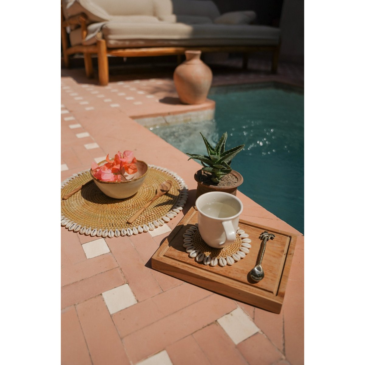 Sous-verre en rotin et coquillages