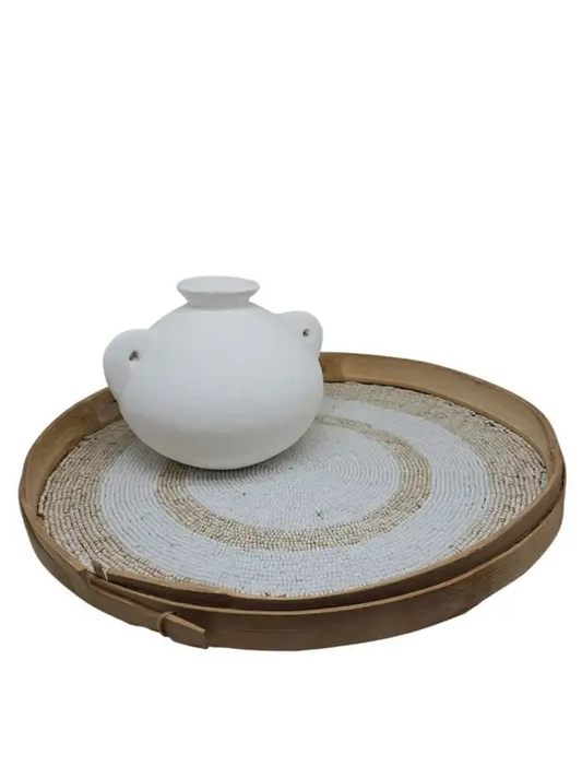 Vase design en céramique blanche