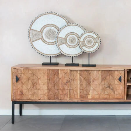 Ornement coquillage sur socle en métal – Artisanat d’Indonésie