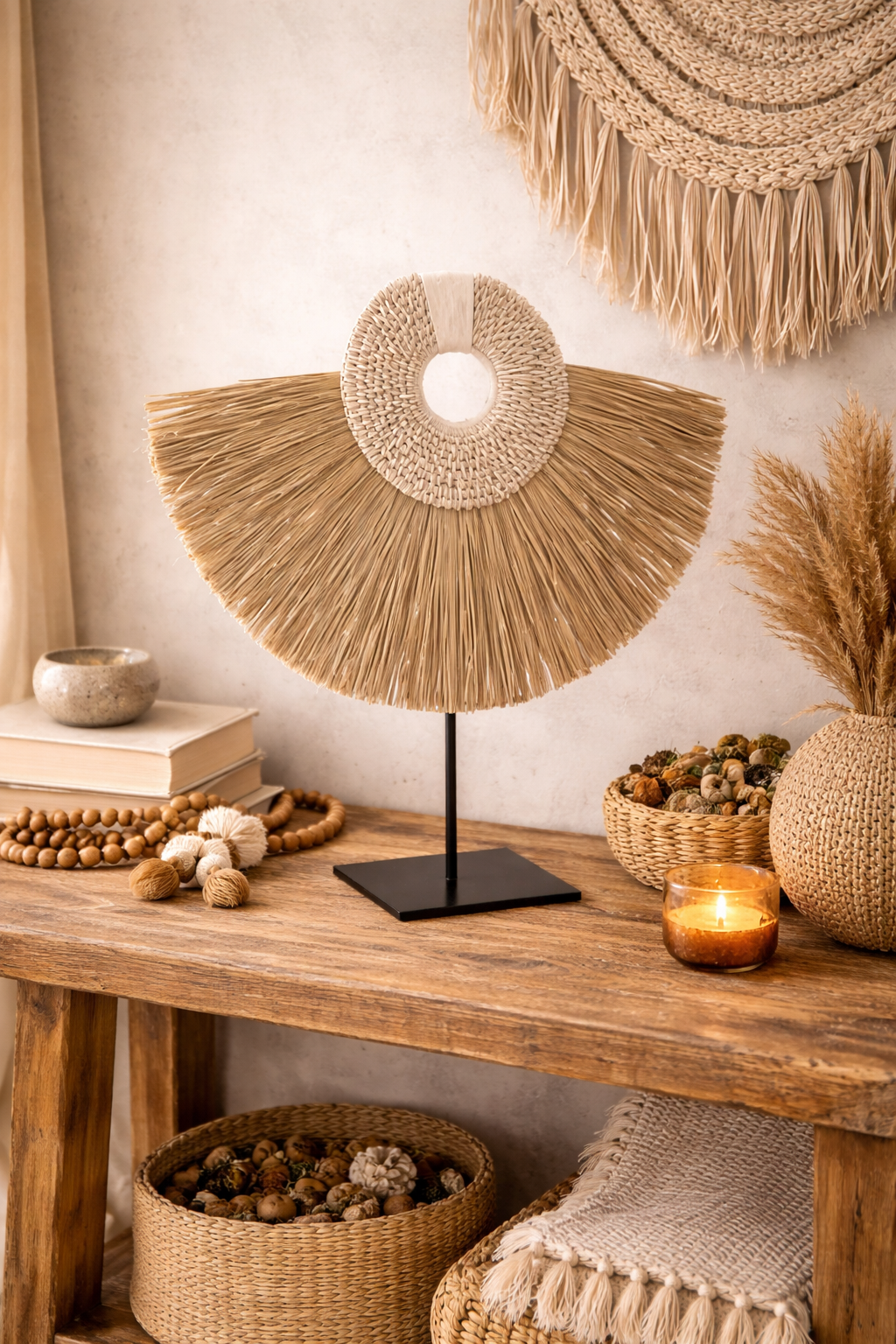 Ornement coquillages & raphia sur socle en métal