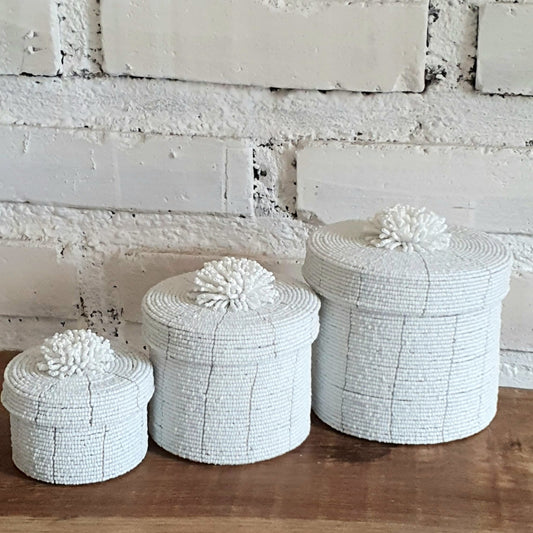 Boîtes de rangement bijoux en perles blanches et métal