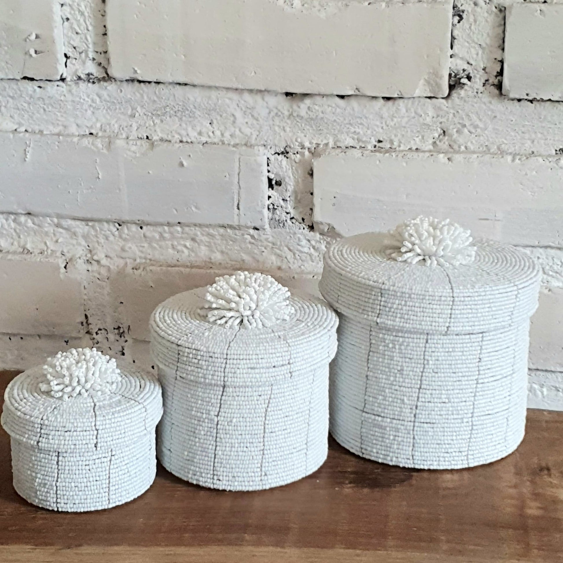 Boîtes de rangement bijoux en perles blanches et métal