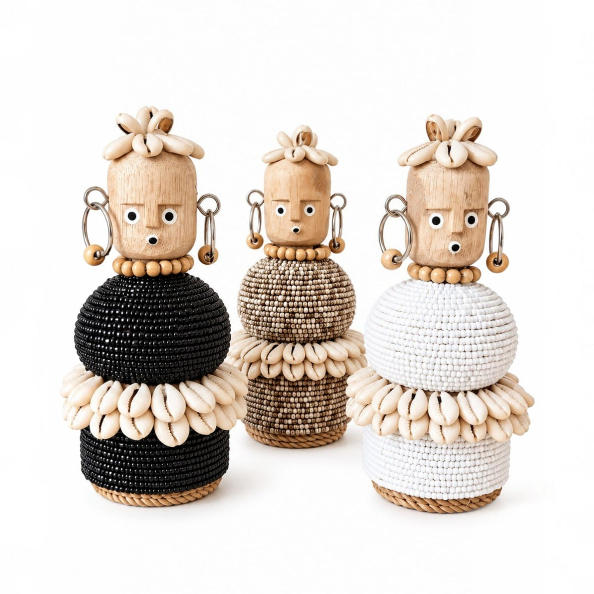 Statue Namji en bois, perles & coquillages 