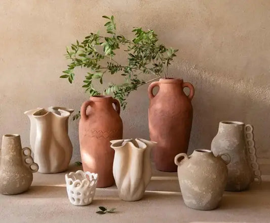 Petit vase décoratif en céramique beige